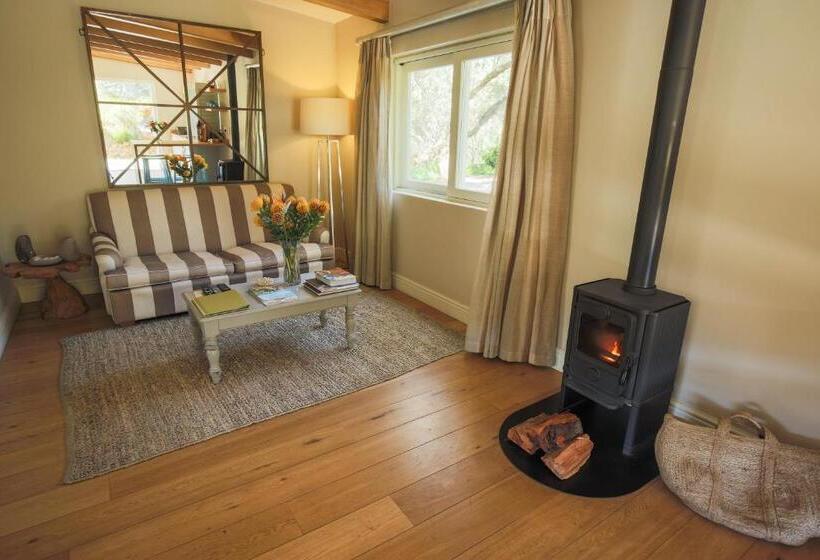 سوییت لوکس, Angala