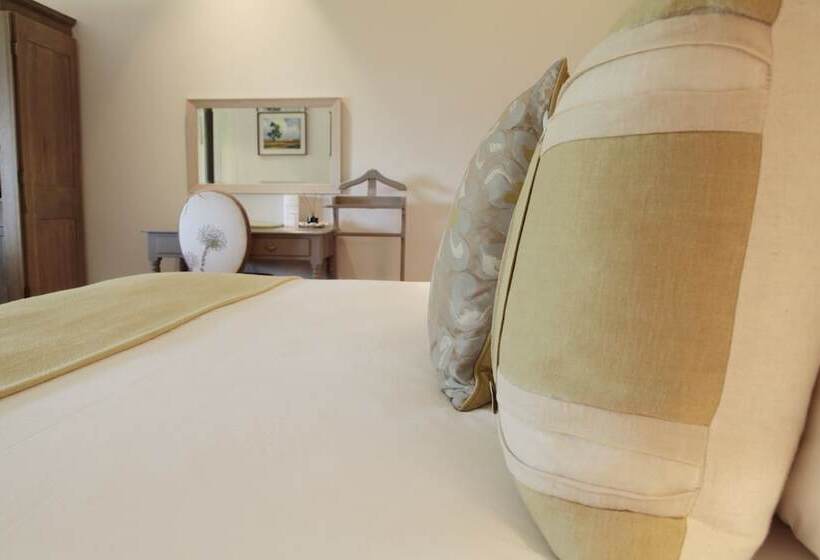 اتاق لوکس, Angala