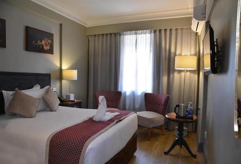 اتاق لوکس, Cresta Jameson