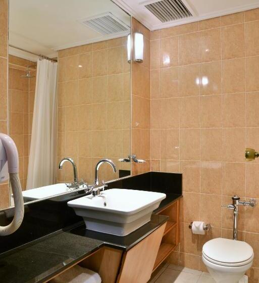 اتاق لوکس, Cresta Jameson