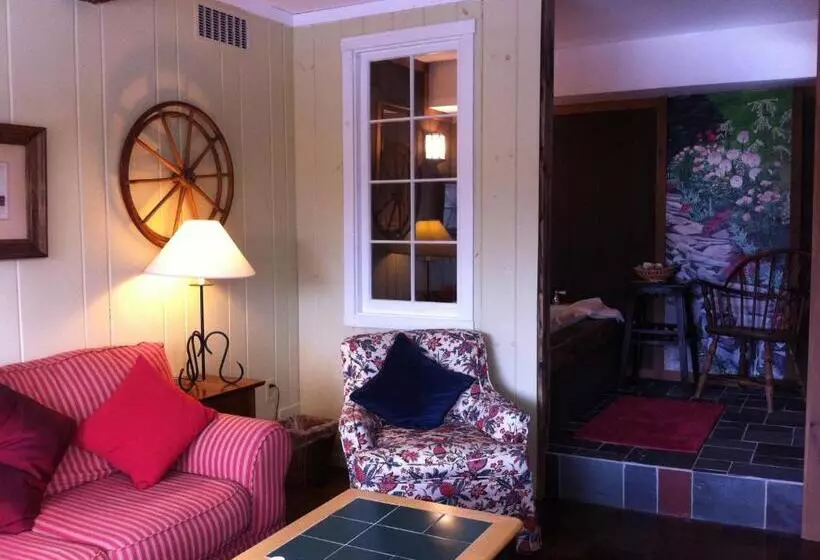 キングサイズベッドのスイートルーム, Deerhill Inn