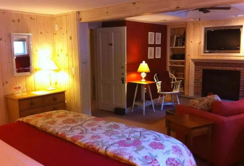 庭の見えるジュニアスイート, Deerhill Inn