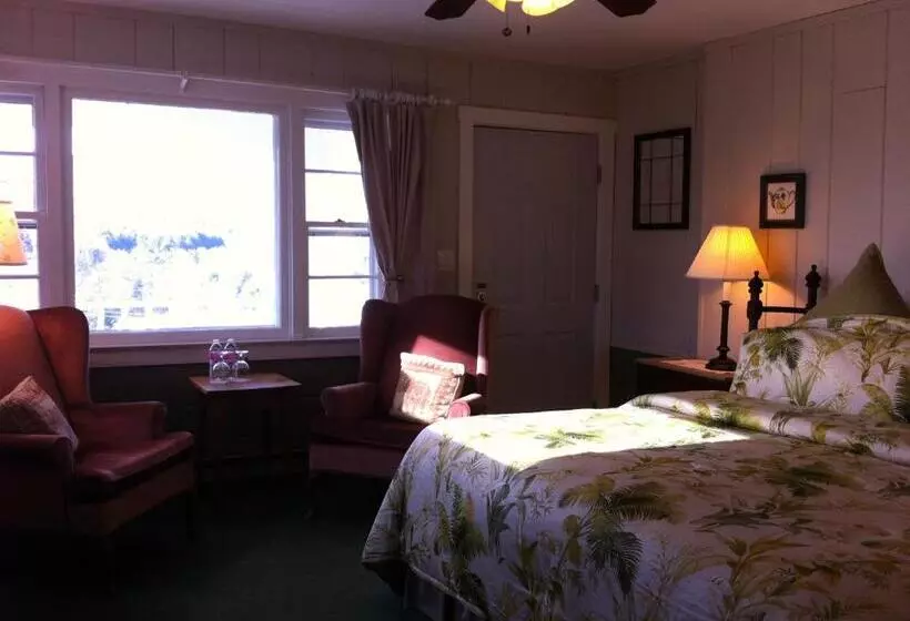 キングサイズベッドのスタンダードルーム, Deerhill Inn