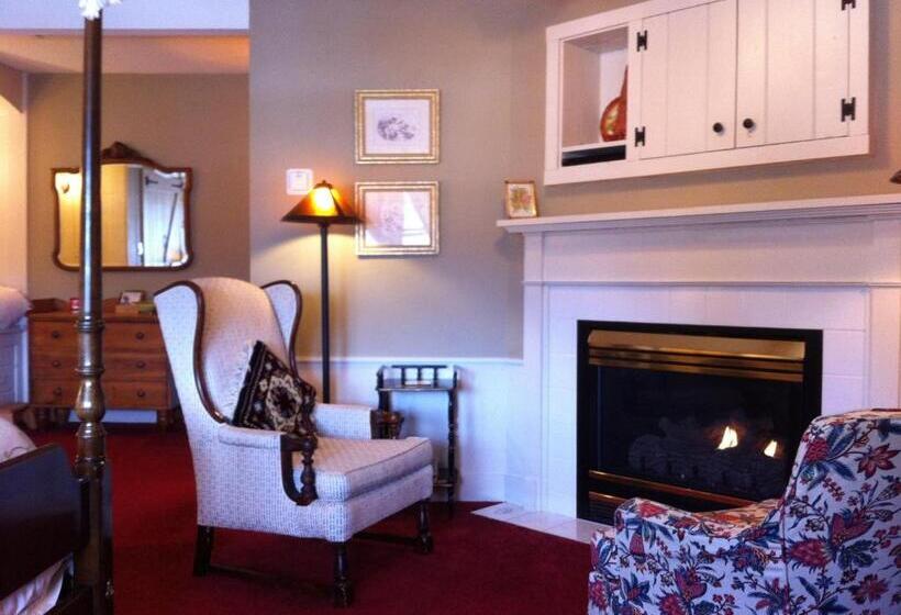 سوئیت جونیور با چشم‌انداز کوهستان, Deerhill Inn