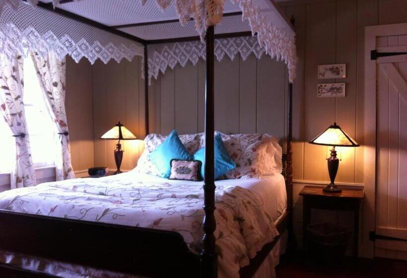 سوئیت جونیور با چشم‌انداز کوهستان, Deerhill Inn