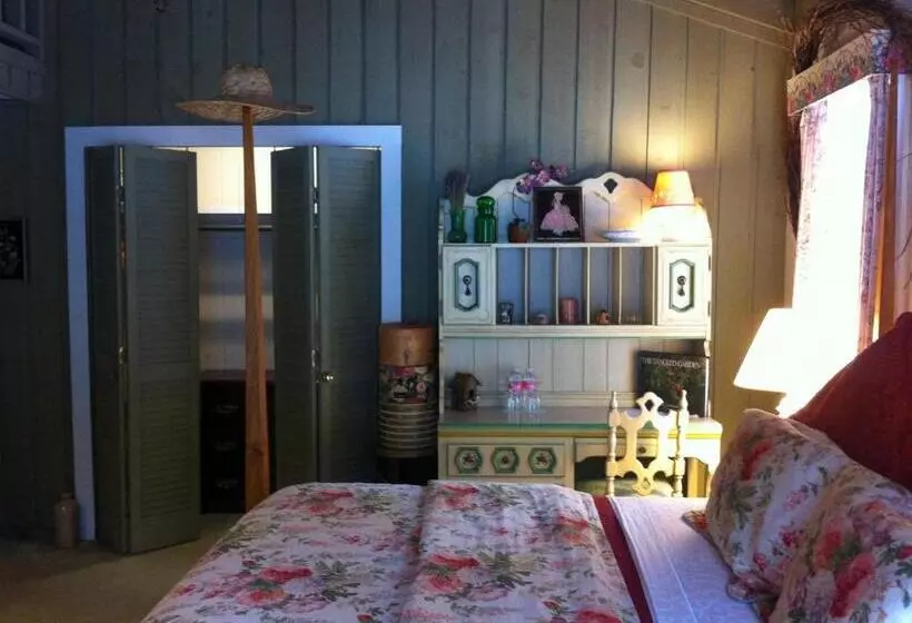 キングサイズベッドのスタンダードルーム, Deerhill Inn