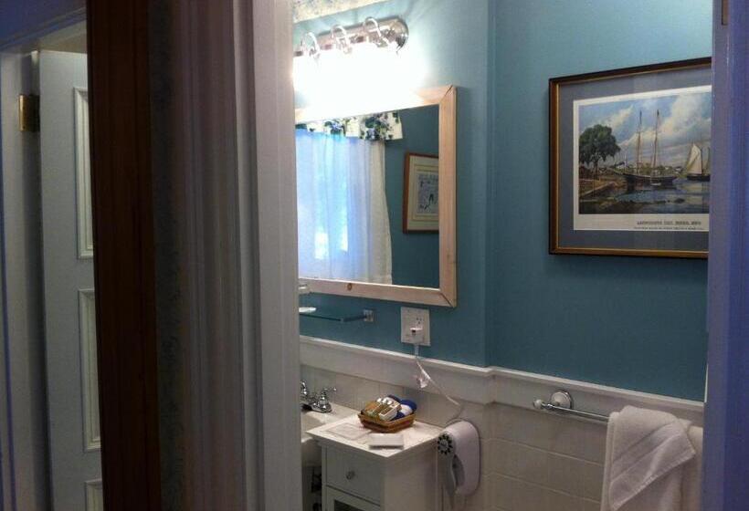 اتاق استاندارد با چشم‌انداز باغ, Deerhill Inn