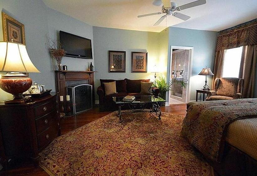 חדר סטנדרט עם מרפסת, The Kenwood Inn Oldest Bed And Breakfast, St Augustine Historic District