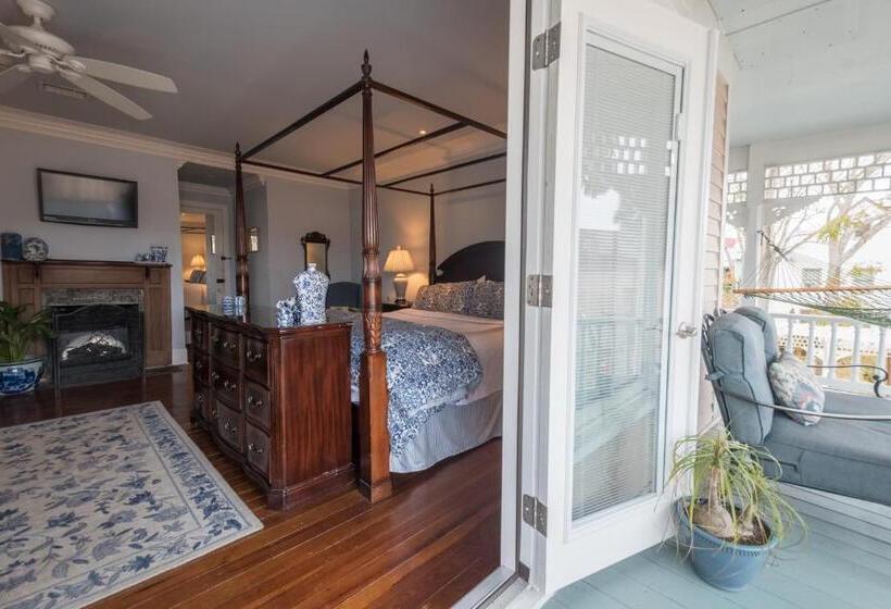 חדר דלוקס עם מרפסת, The Kenwood Inn Oldest Bed And Breakfast, St Augustine Historic District
