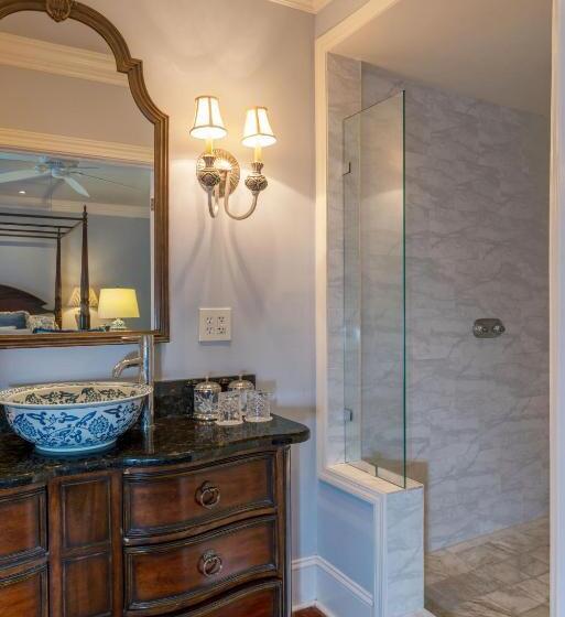 חדר דלוקס עם מרפסת, The Kenwood Inn Oldest Bed And Breakfast, St Augustine Historic District