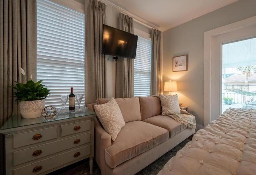 חדר סטנדרט עם מרפסת, The Kenwood Inn Oldest Bed And Breakfast, St Augustine Historic District