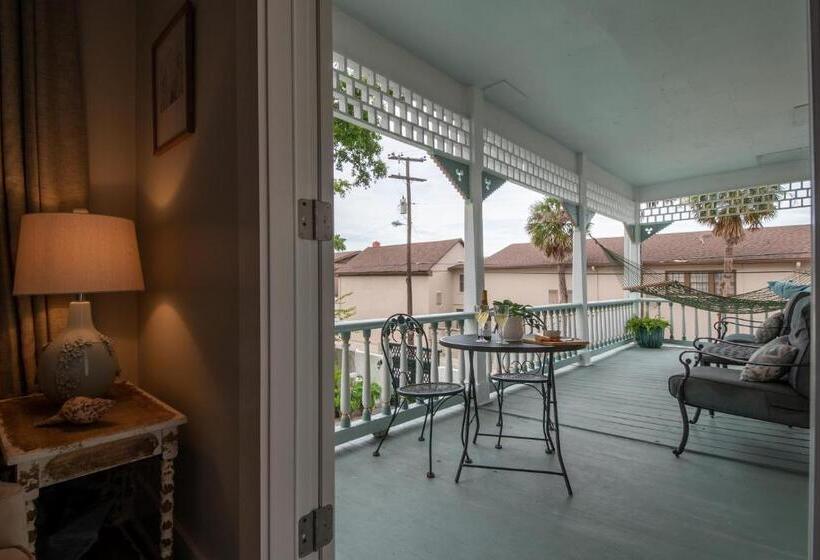 Номер Стандарт с Балконом, The Kenwood Inn Oldest Bed And Breakfast, St Augustine Historic District