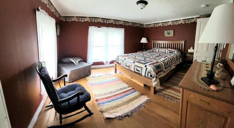 スタンダードルーム, Rainbow Ridge Farms