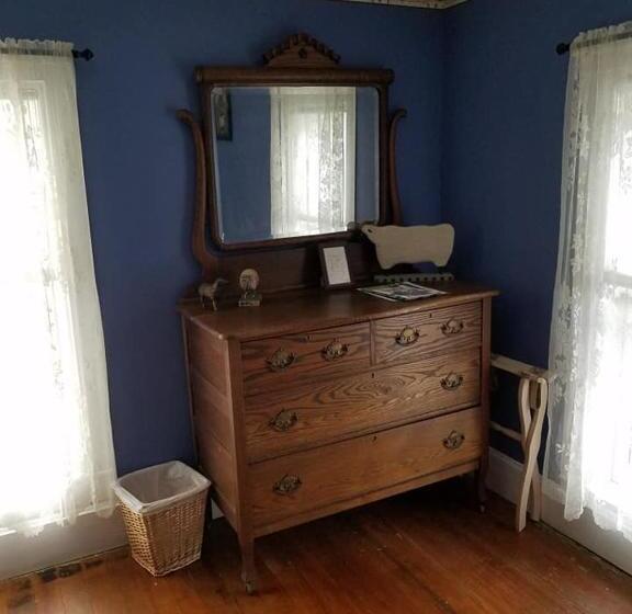 スタンダードルーム, Rainbow Ridge Farms