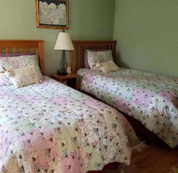 スタンダードルーム, Rainbow Ridge Farms