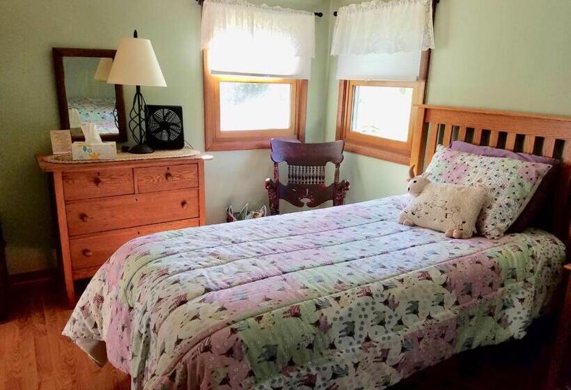 スタンダードルーム, Rainbow Ridge Farms