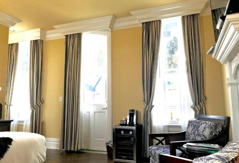 غرفة ديلوكس سرير كينج, West Cliff Inn, A Four Sisters Inn