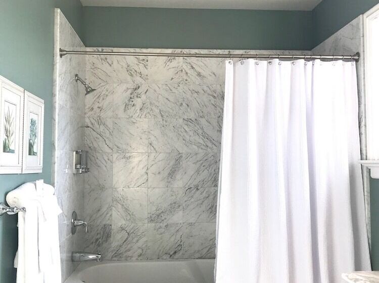 غرفة ديلوكس سرير كينج, West Cliff Inn, A Four Sisters Inn