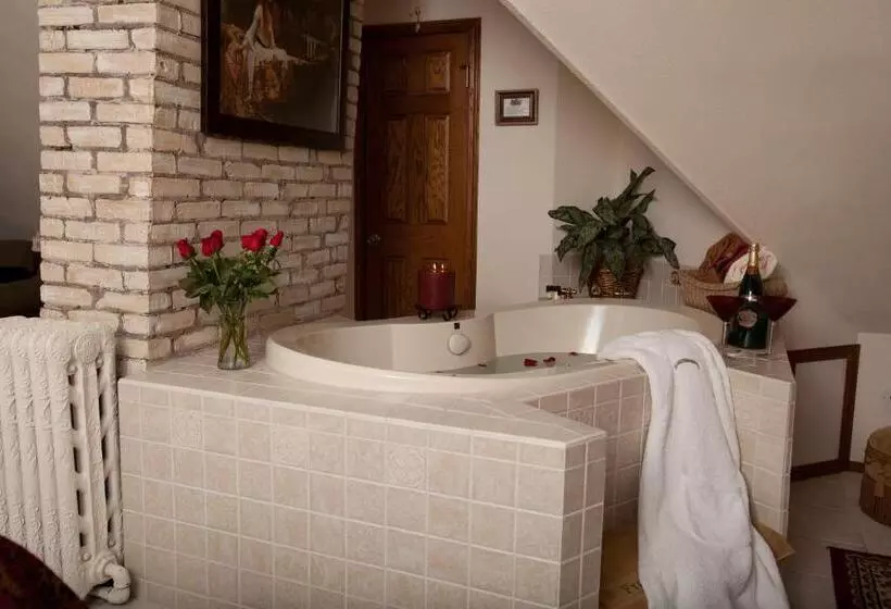 Deluxe Suite King Bed, Franklin Street Inn Bed & Breakfast