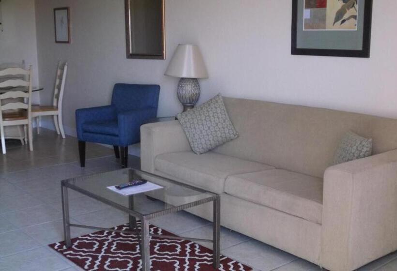스탠다드 스튜디오 킹침대, Days Inn & Suites By Wyndham Lake Okeechobee