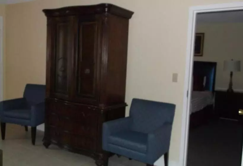 キングサイドベッドのスタンダードワンルーム, Days Inn & Suites By Wyndham Lake Okeechobee