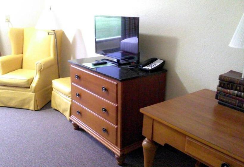 غرفة قياسية سرير كينج, Days Inn & Suites By Wyndham Lake Okeechobee