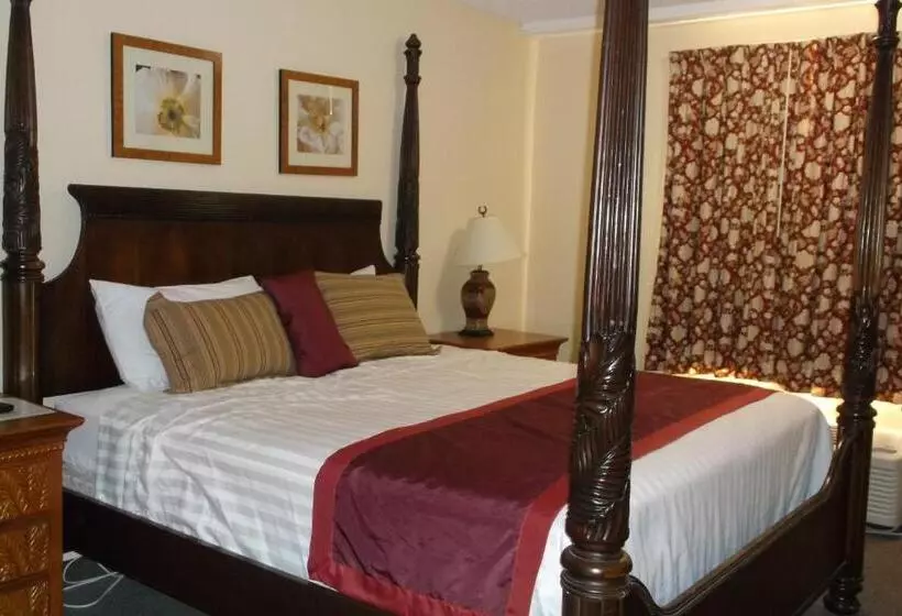 キングサイズベッドのスタンダードルーム, Days Inn & Suites By Wyndham Lake Okeechobee