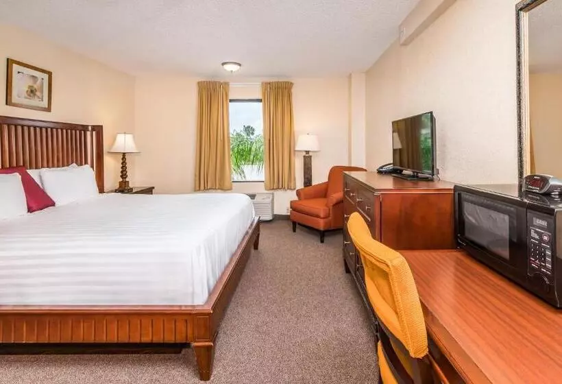 キングサイズベッドのスタンダードルーム, Days Inn & Suites By Wyndham Lake Okeechobee