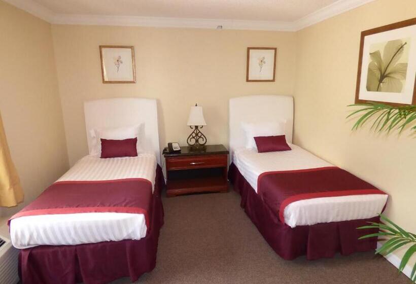 جناح ديلوكس سرير كينج, Days Inn & Suites By Wyndham Lake Okeechobee