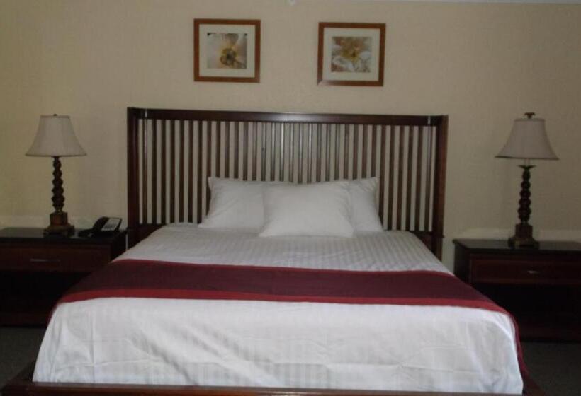 جناح ديلوكس سرير كينج, Days Inn & Suites By Wyndham Lake Okeechobee