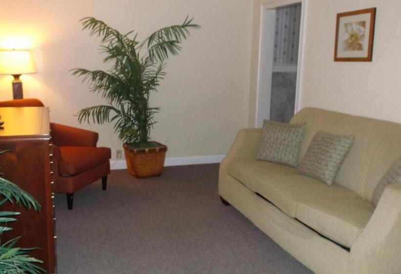 جناح ديلوكس سرير كينج, Days Inn & Suites By Wyndham Lake Okeechobee