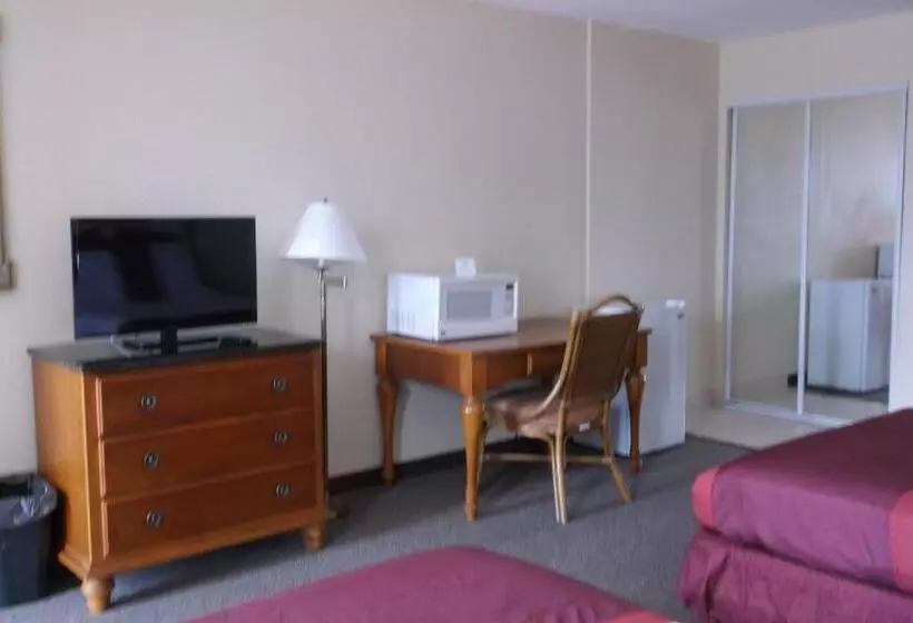 ビュー有りのスタンダードワンルーム, Days Inn & Suites By Wyndham Lake Okeechobee