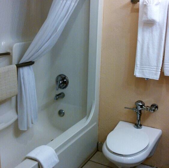 إستوديو قياسى سرير مزدوج, Days Inn & Suites By Wyndham Lake Okeechobee