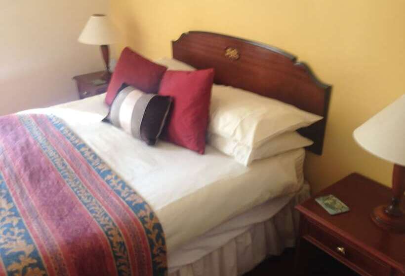 غرفة قياسية, Marshall Meadows Manor House