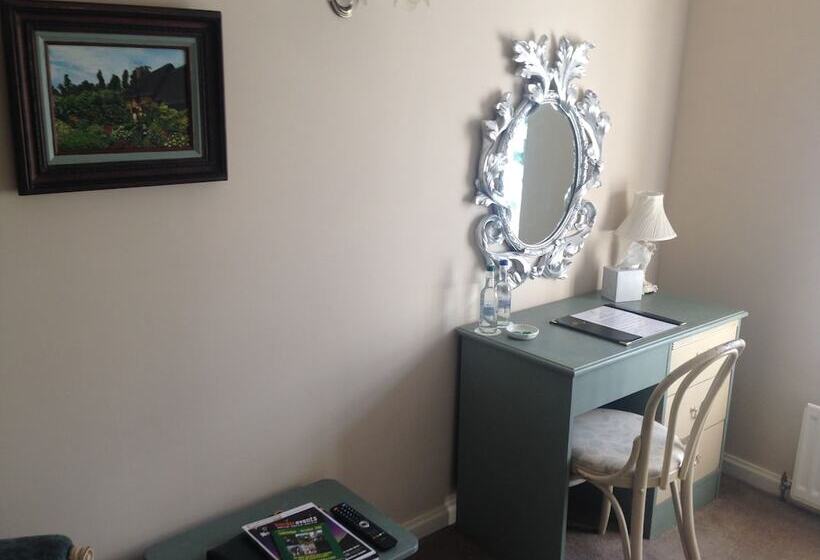 غرفة قياسية, Marshall Meadows Manor House