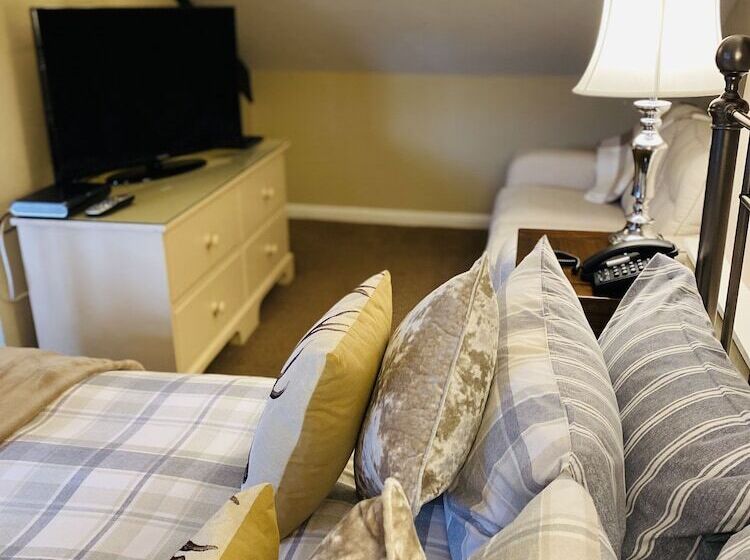 غرفة سوبيريور سرير كينج, The Royal Oak Inn