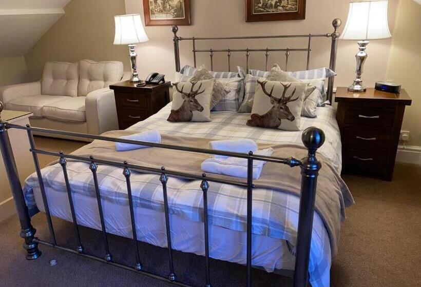 جناح سرير كينج, The Royal Oak Inn