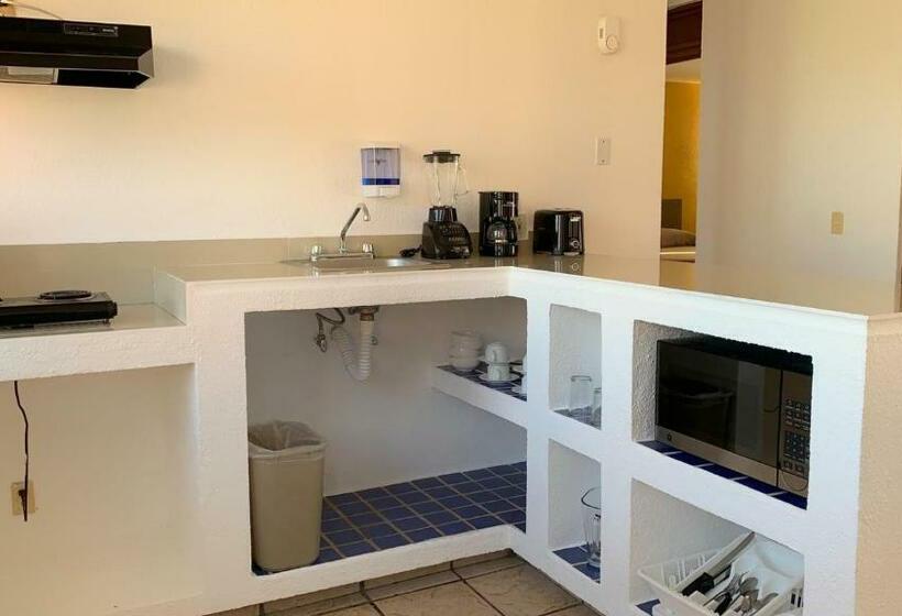 Апартаменты 2 Спальни, Sunrock Hotel and Suites