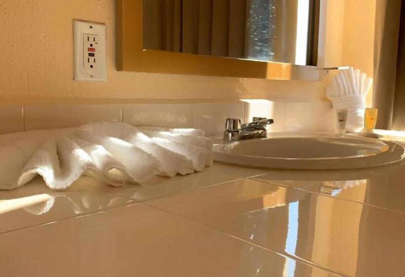 Апартаменты 2 Спальни, Sunrock Hotel and Suites