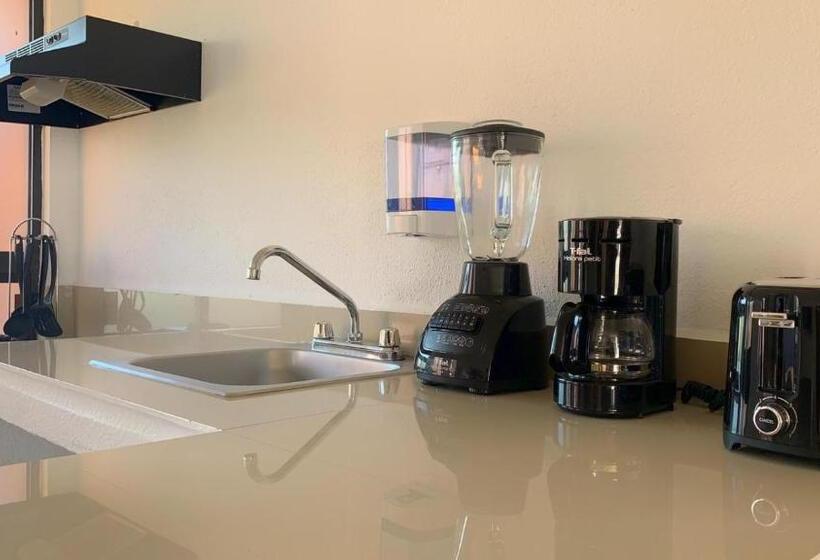 Апартаменты 2 Спальни, Sunrock Hotel and Suites