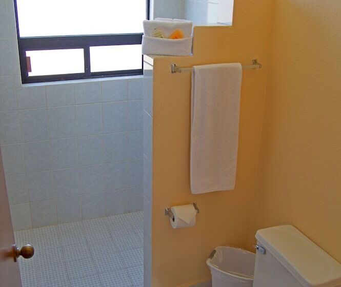 Апартаменты 2 Спальни, Sunrock Hotel and Suites