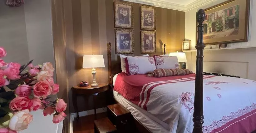 デラックススイート, Wayside Inn Bed And Breakfast