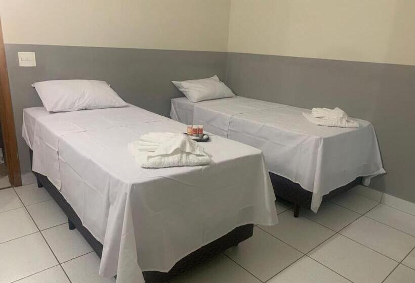 اتاق استاندارد چهار تخته, Barão Ribeirão