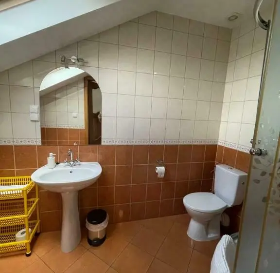 Standard Kolmen Hengen Huone, Restauracja Rozmarzyn
