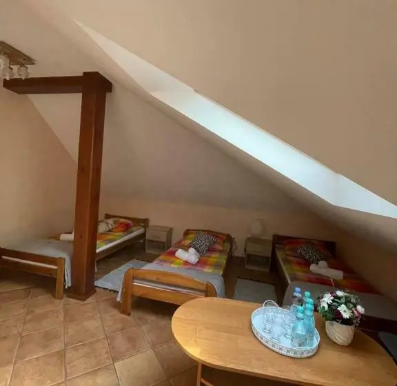 Standard Neljän Hengen Huone, Restauracja Rozmarzyn