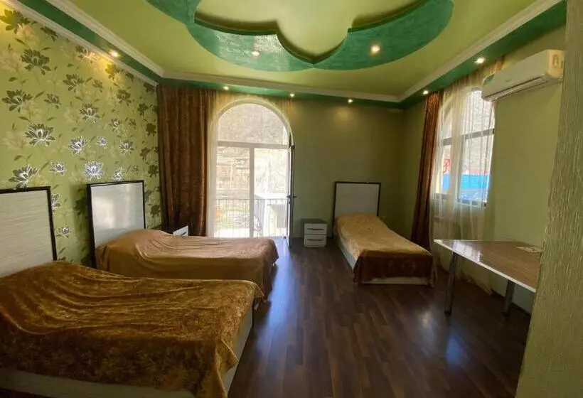 エコノミートリプルルーム, Prince Hotel Kapan
