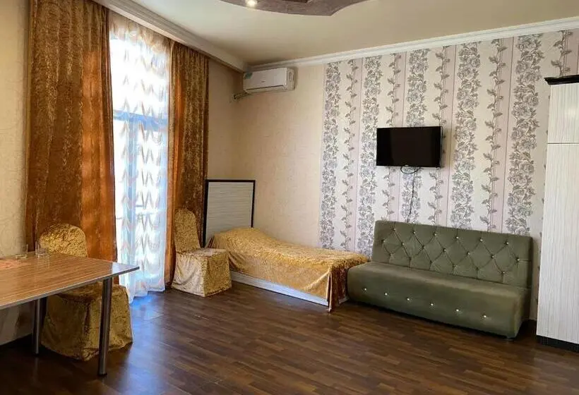 エコノミー4人部屋, Prince Hotel Kapan