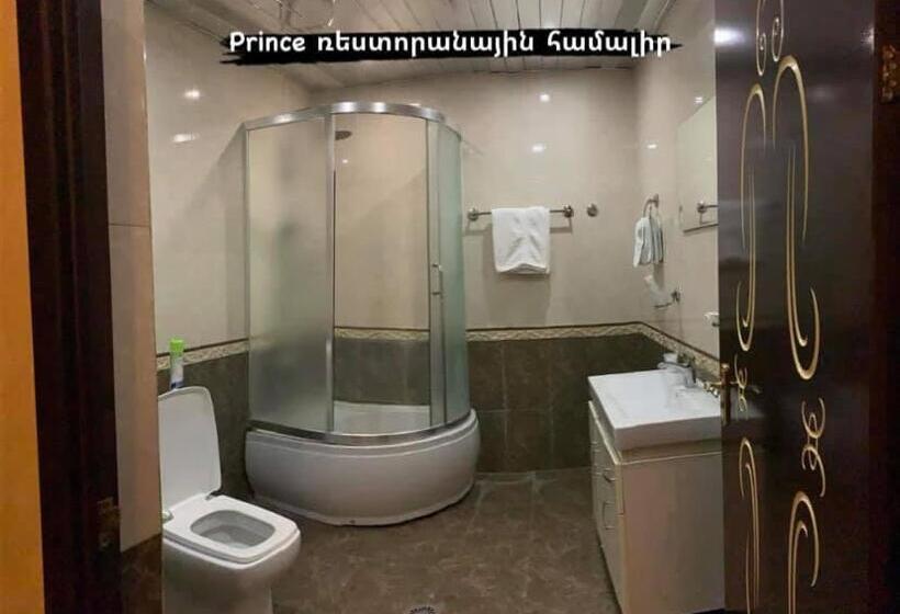 豪华三人间, Prince Hotel Kapan