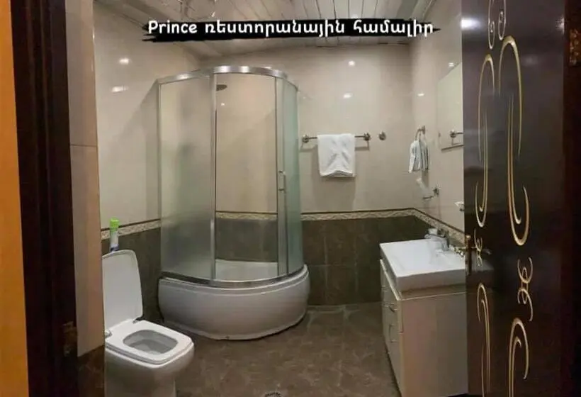 デラックストリプルルーム, Prince Hotel Kapan