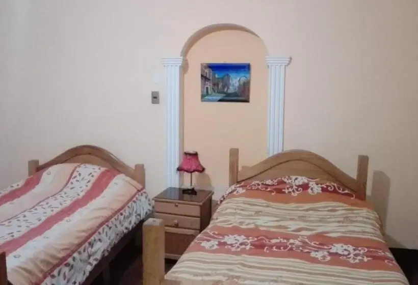 تختخواب در اتاق مشترک, Hostal Isidoros